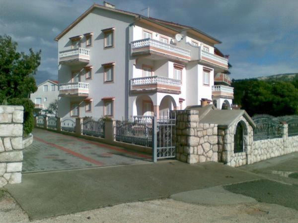 Apartmani Ruzarija Раб Экстерьер фото