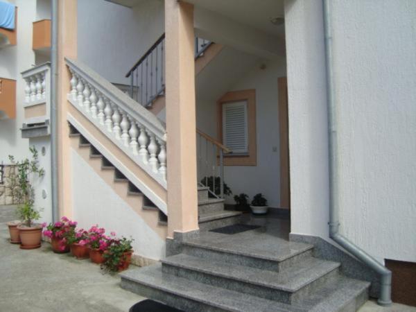 Apartmani Ruzarija Раб Экстерьер фото