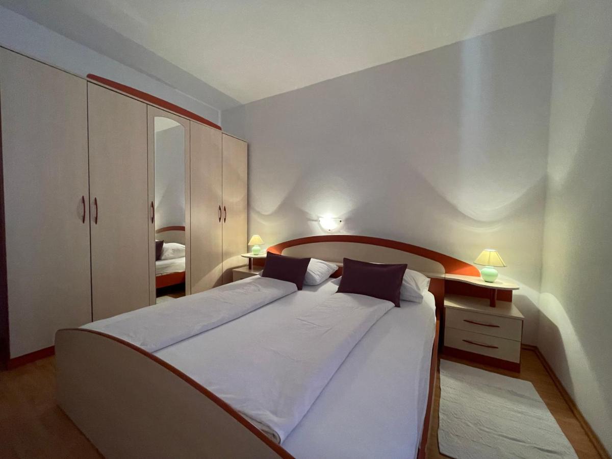 Apartmani Ruzarija Раб Экстерьер фото