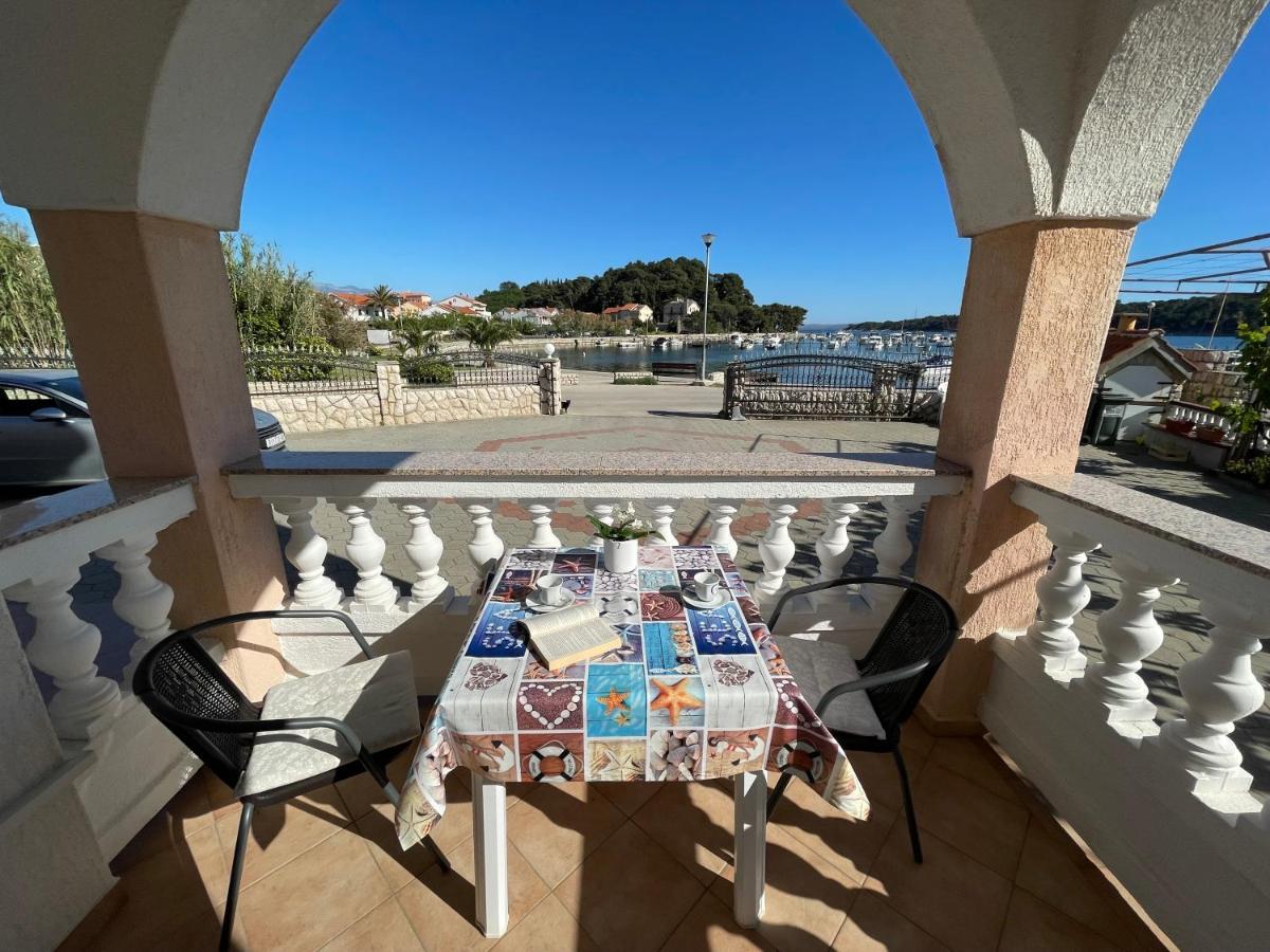 Apartmani Ruzarija Раб Экстерьер фото