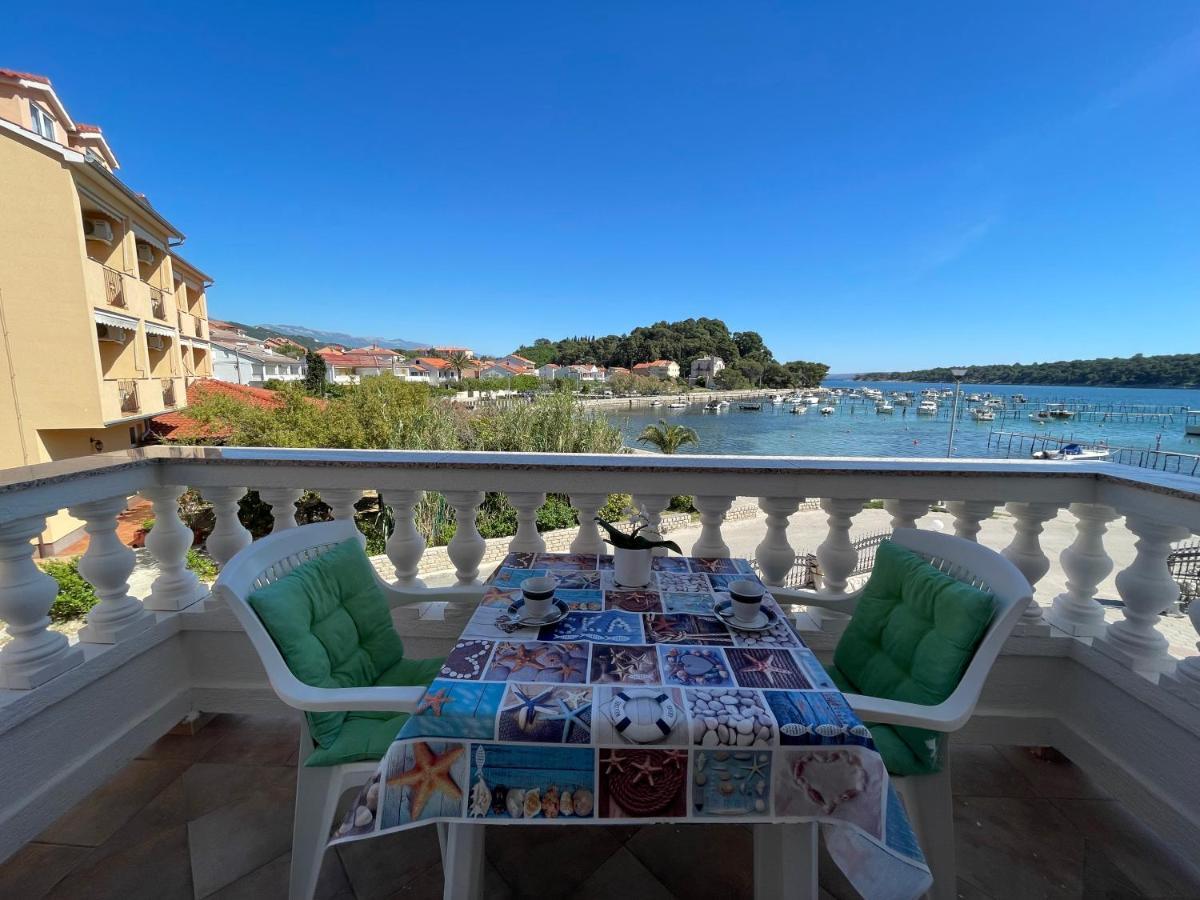 Apartmani Ruzarija Раб Экстерьер фото