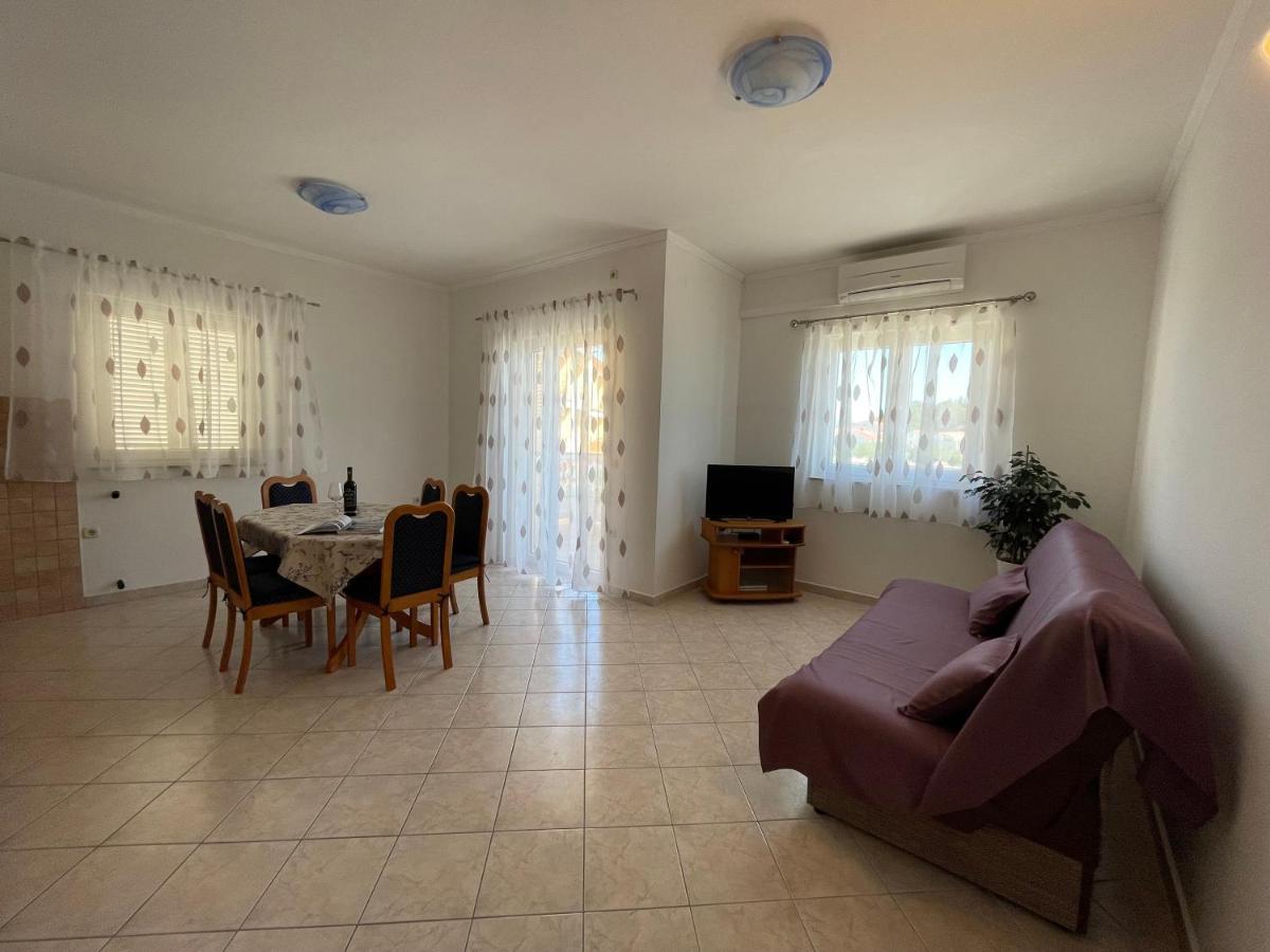 Apartmani Ruzarija Раб Экстерьер фото