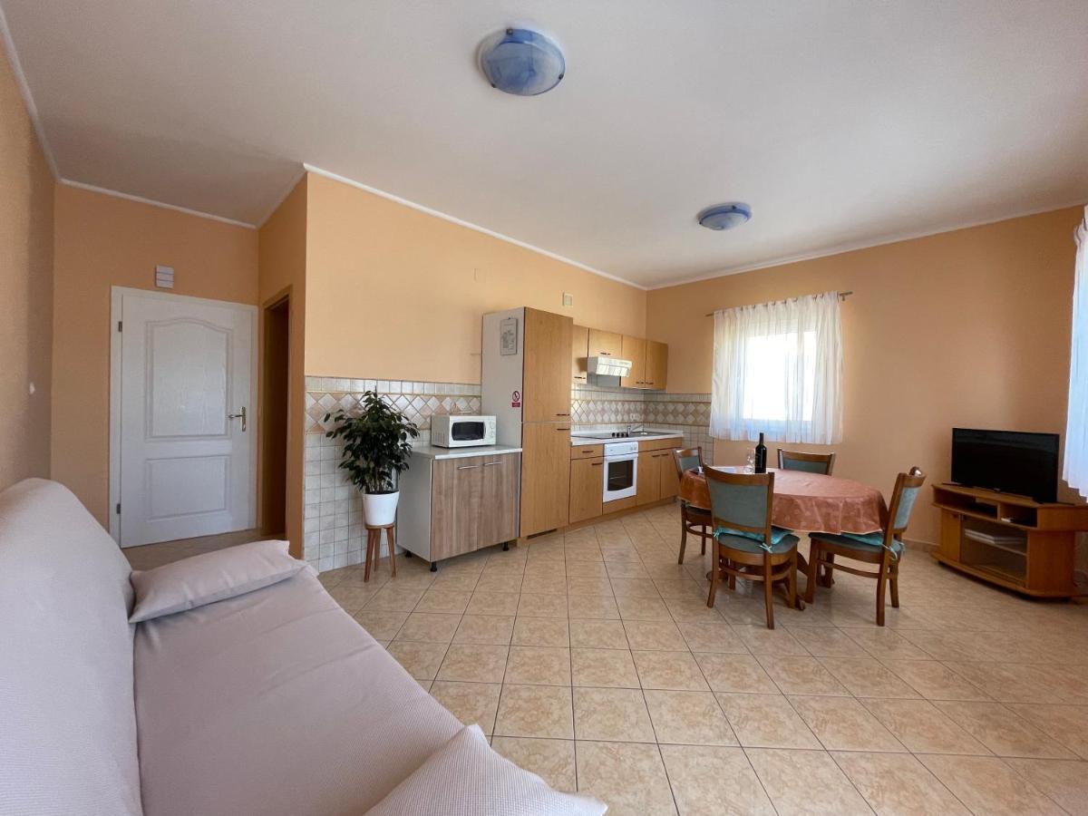 Apartmani Ruzarija Раб Экстерьер фото
