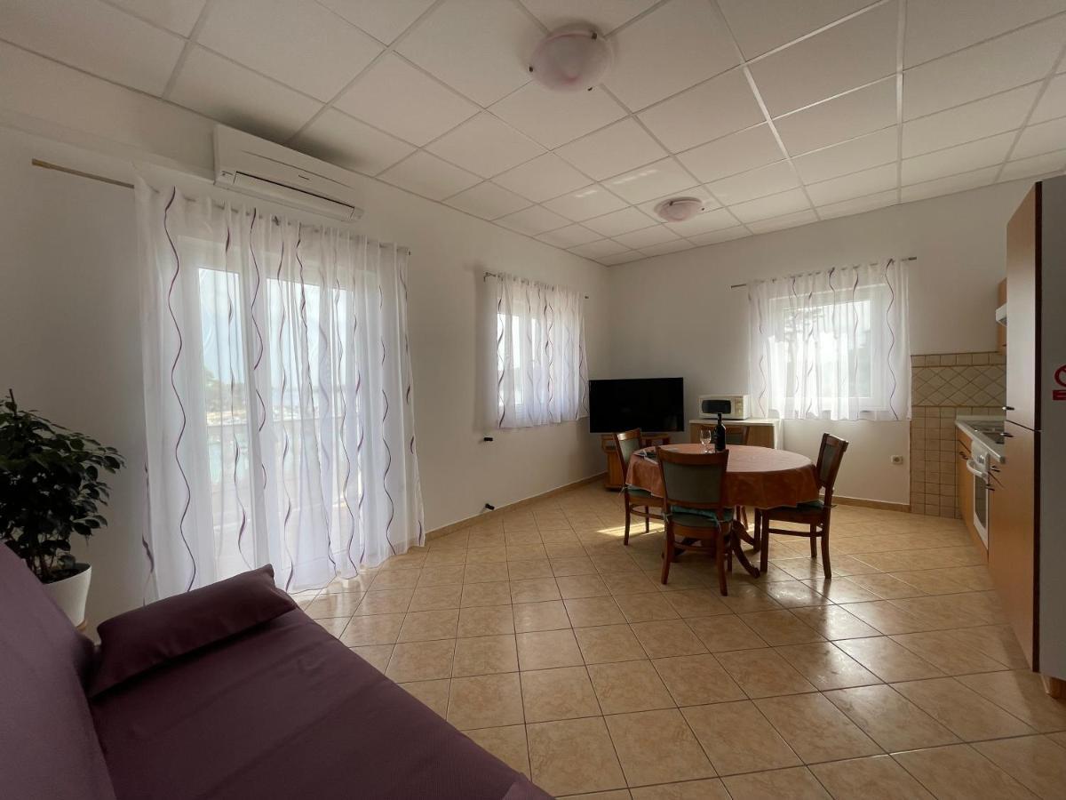 Apartmani Ruzarija Раб Экстерьер фото